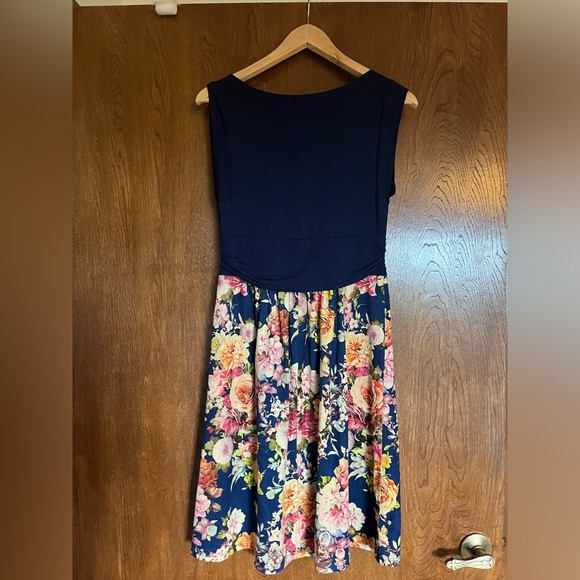 Dress - Picture 3 of 8